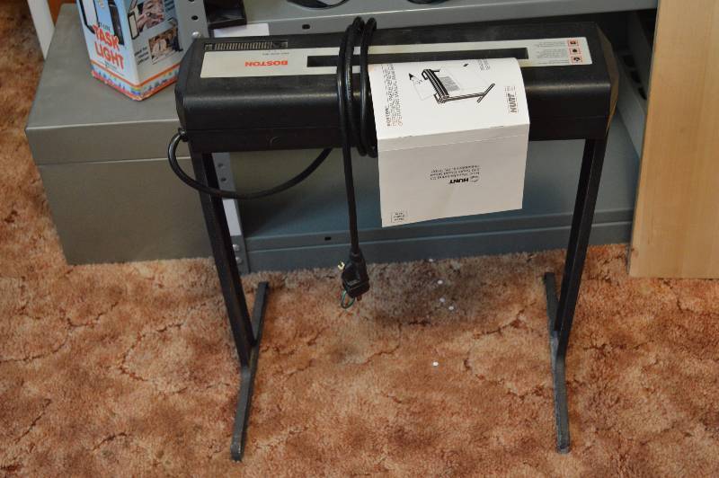 lot 1671 image: Boston Paper Shredder