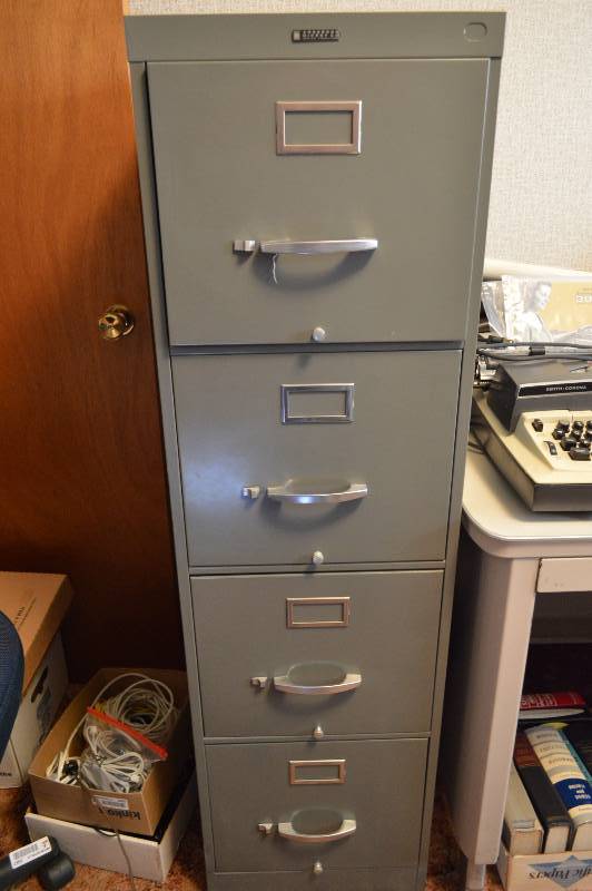 lot 1672 image: File Cabinet