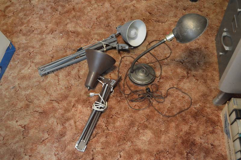 lot 1673 image: 2 clip-on lamps & 1 desk lamp (untested)