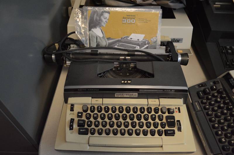lot 1687 image: Vintage typewriter (Smith-Corona)