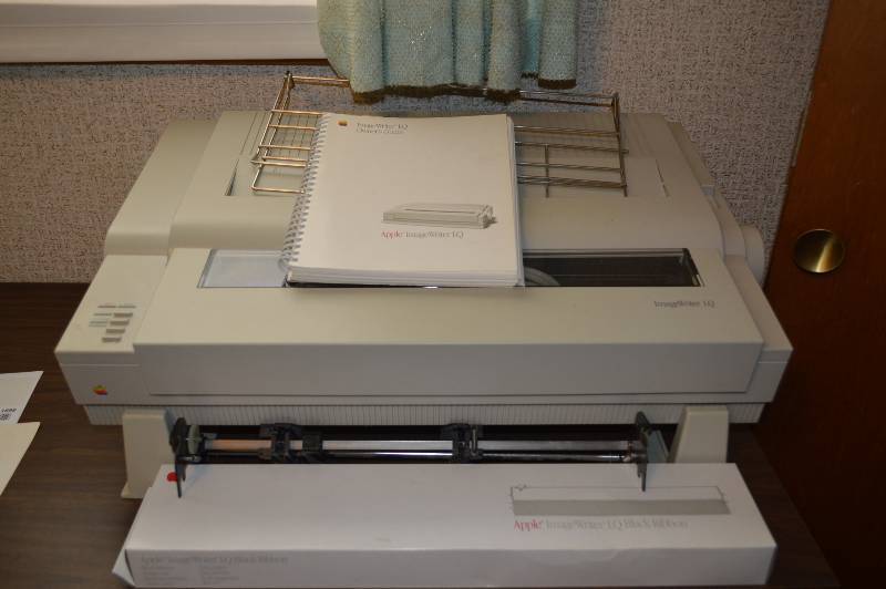 lot 1698 image: Apple ImageWriter
