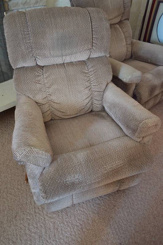lot 1710 image: La-Z-Boy recliner