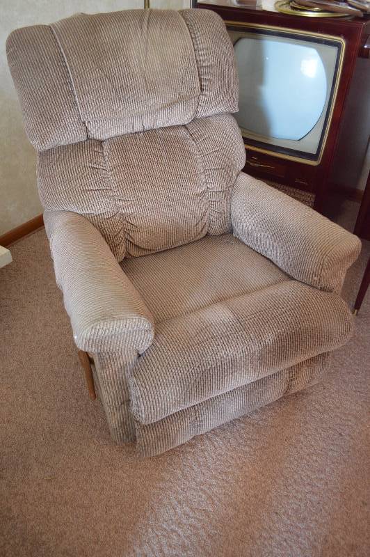 lot 1711 image: La-Z-Boy recliner
