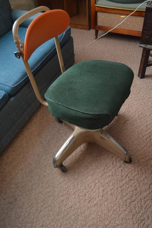 lot 1758 image: Rolling Chair - vintage