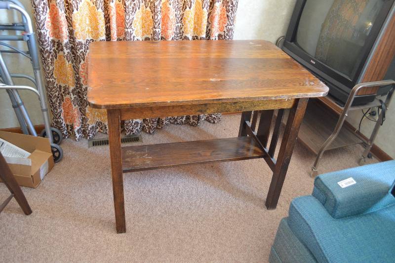 lot 1759 image: Mission-style Library Table - Oak