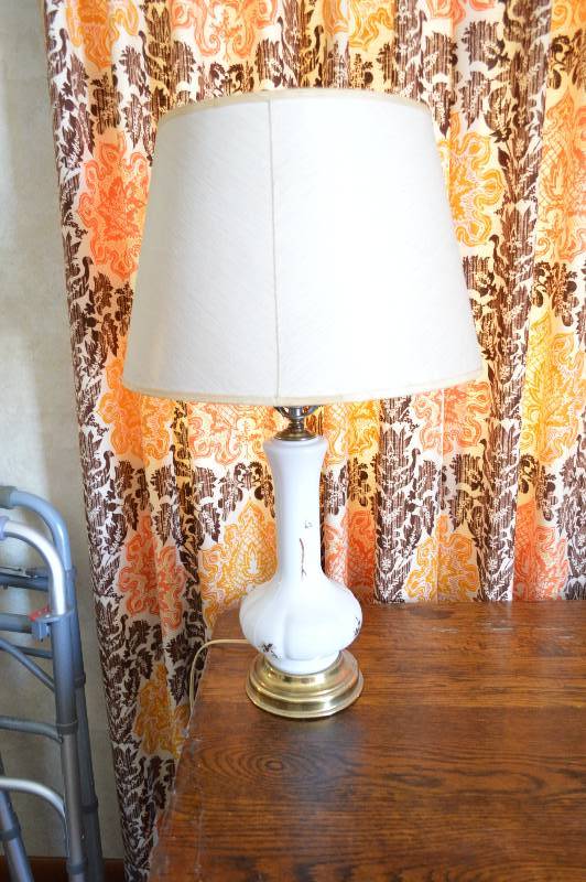 lot 1761 image: Lamp