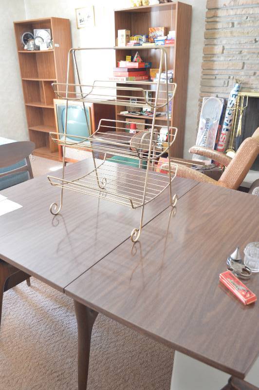 lot 1765 image: Magazine Rack