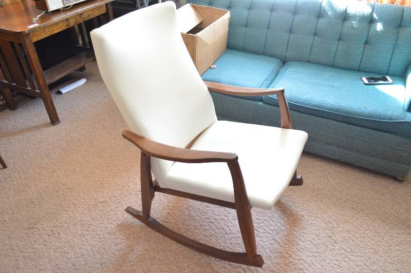 lot 1777 image: Rocker - clean, great condition, cool style