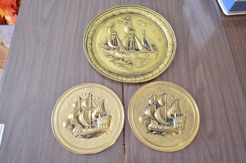 lot 1797 image: 3 pc brass wall decor