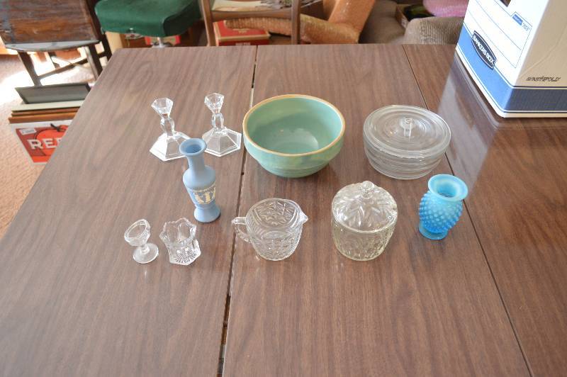 lot 1799 image: Assorted lot - green bowl, glassware