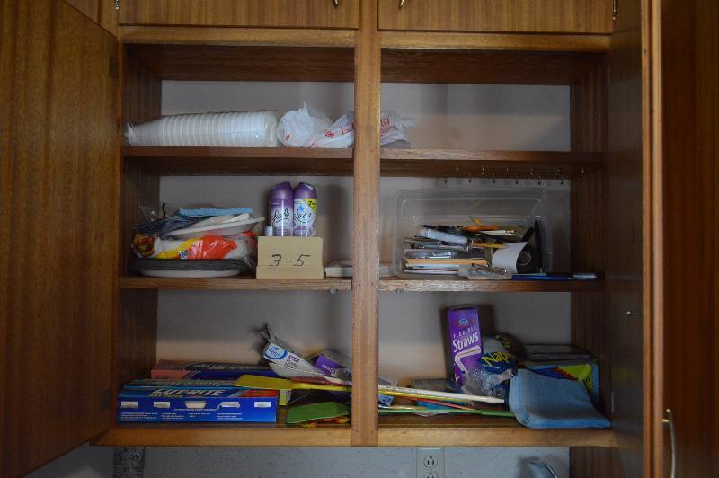lot 1807 image: Lot of disposable kitchen goods & more