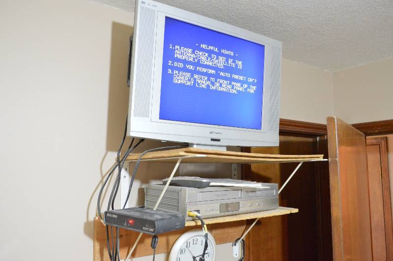 Emerson Tv With Dvd Player And Vcr Dvd Player South Wichita Estate Auction Coins Tools And Household Equip Bid