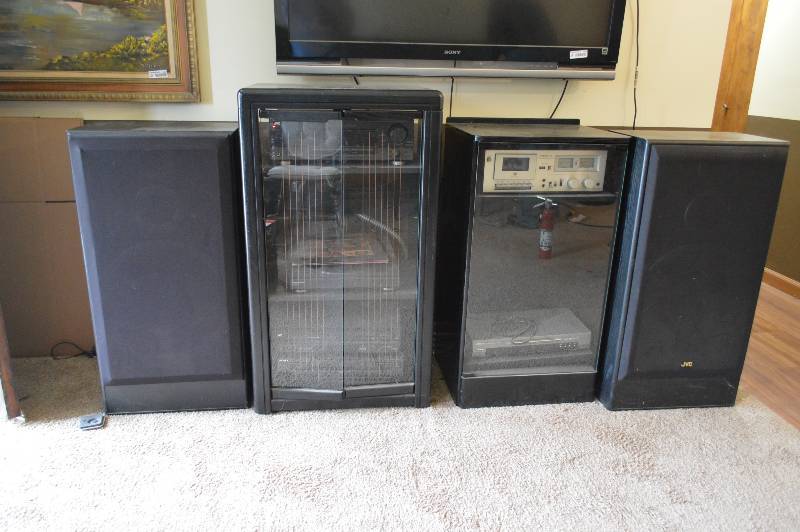 lot 1162 image: Stereo with speakers and DVD players - JVC receiver and speakers