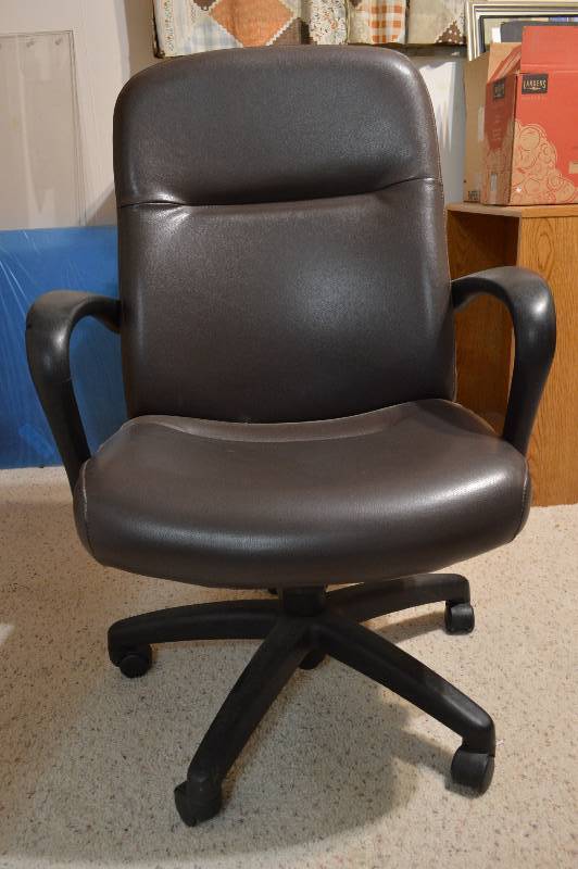 lot 1168 image: Office Chair