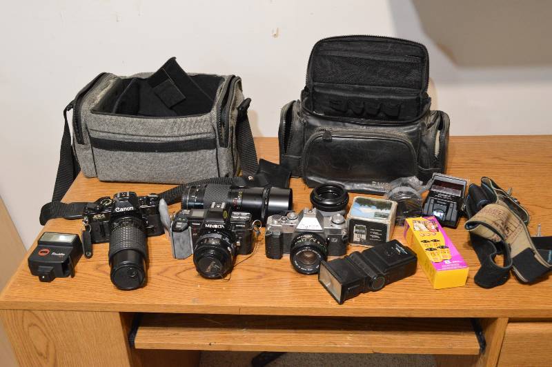 lot 1172 image: Lot of cameras and equipment