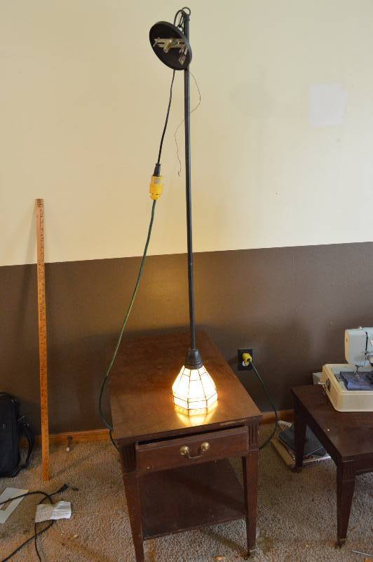 lot 1207 image: Pendent Light with leaded glass shade