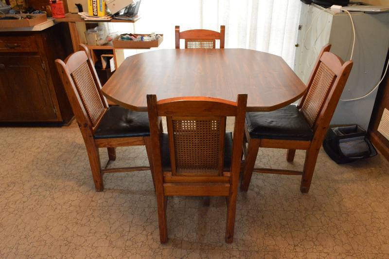 lot 1209 image: Table and 4 chairs - couple chairs are loose and need re-glued