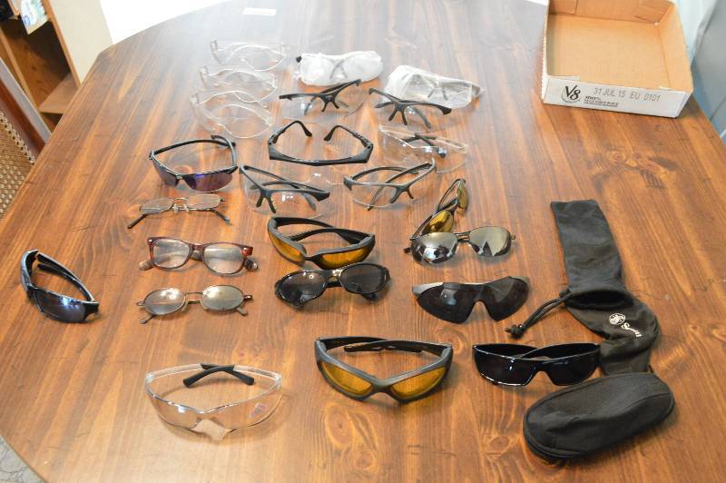 lot 1211 image: Lot of sunglasses and safety glasses