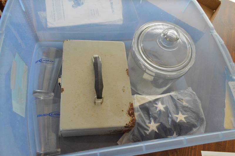 lot 1216 image: US flag, glass candy jar, money box and 2 Bud Light glasses