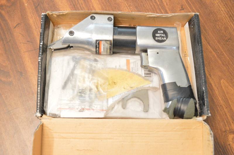 lot 1219 image: Central Pneumatic Shears