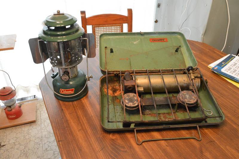 lot 1222 image: Coleman lantern (globe is cracked) and camp stove