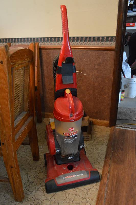 lot 1223 image: Vacuum Cleaner - Hoover Elite Rewind