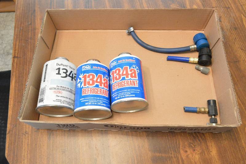 lot 1224 image: 3 bottles of 134a Refrigerant