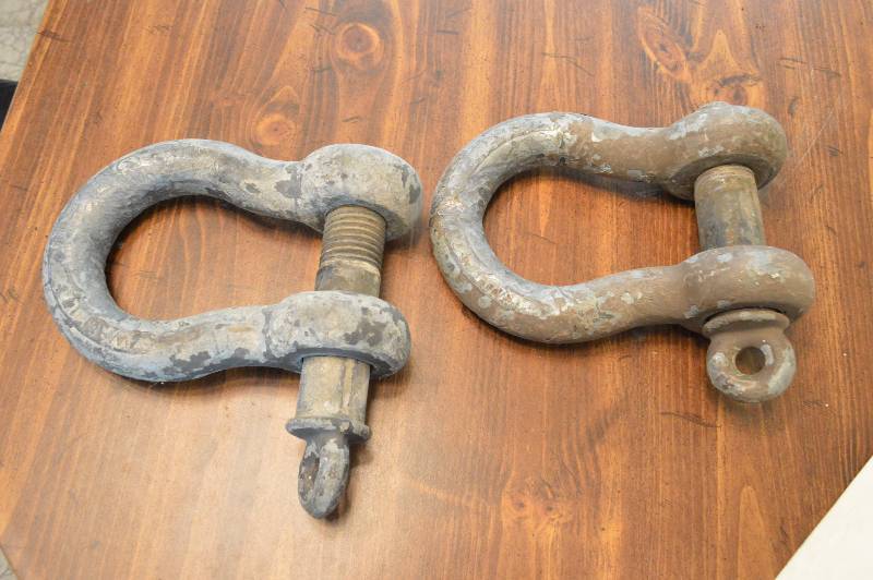 lot 1225 image: Pair of Clevis - Big and Heavy