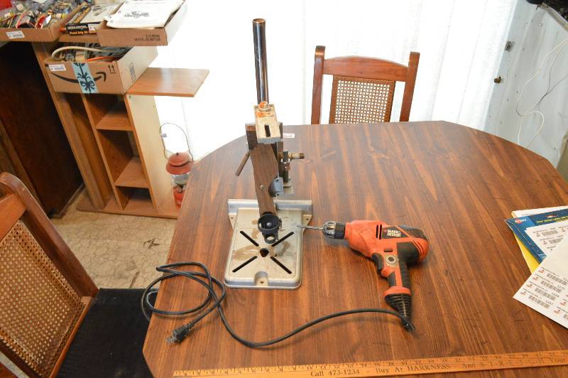lot 1227 image: Black & Decker drill and stand - works