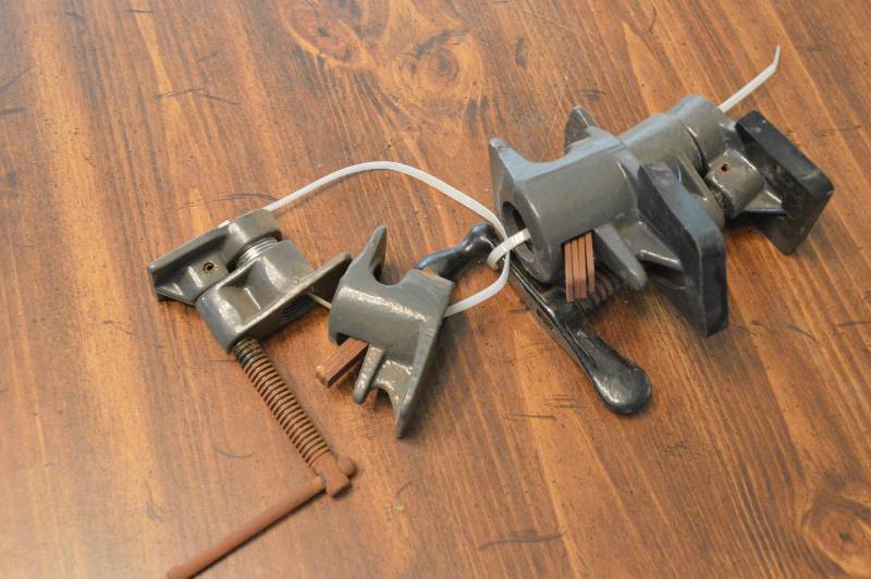lot 1241 image: Bar clamp ends
