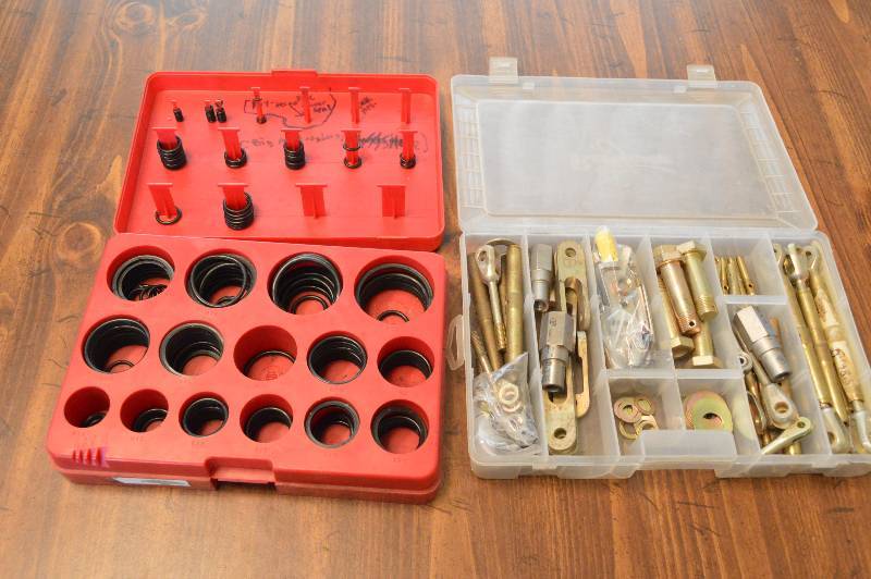 lot 1243 image: O-ring set and hardware