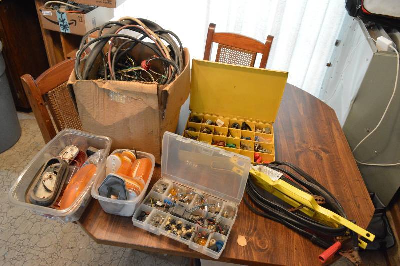 lot 1248 image: Assorted electrical supplies - jumper cables
