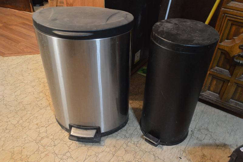 lot 1256 image: 2 foot open trashcans