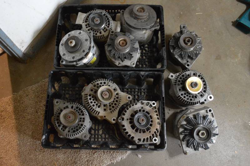 lot 1260 image: 10 Alternators - unknown condition