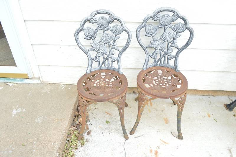 lot 1273 image: 2 cast iron chairs