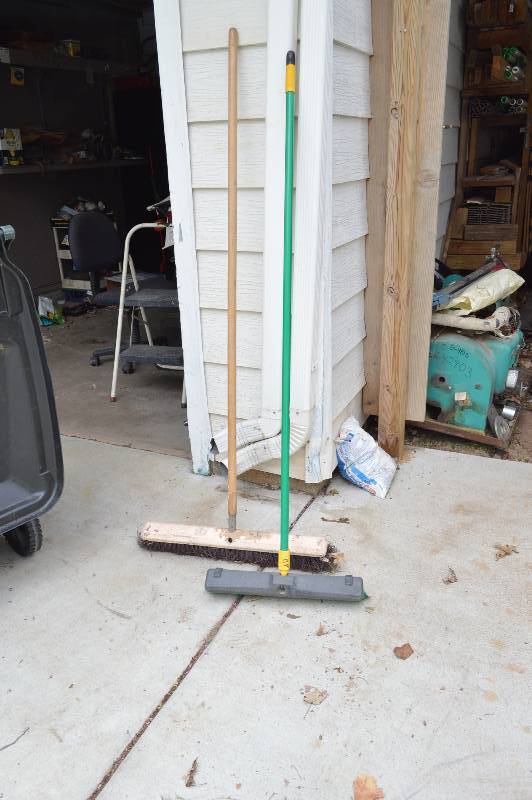 lot 1277 image: 2 Push Brooms