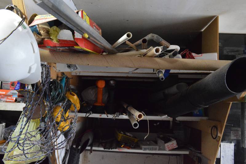 lot 1290 image: Contents of NW sides of garage - bring boxes