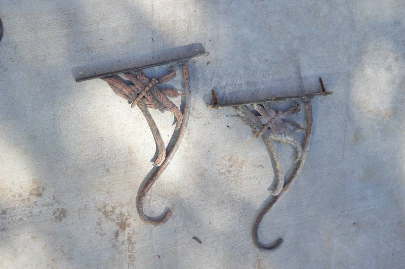 lot 1297 image: 2 planter hangers - dragonfly