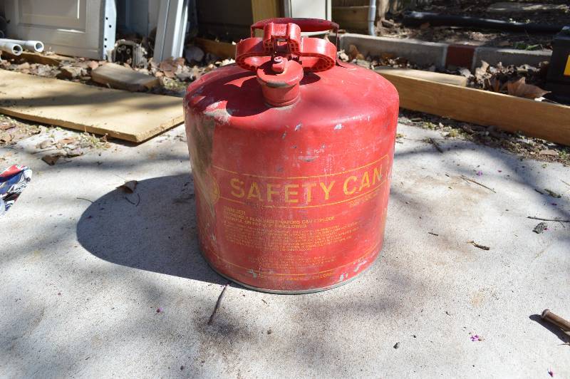 lot 1967 image: Safety can