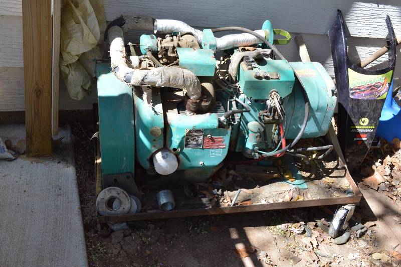 lot 1970 image: Onan generator with cart - condition unknown