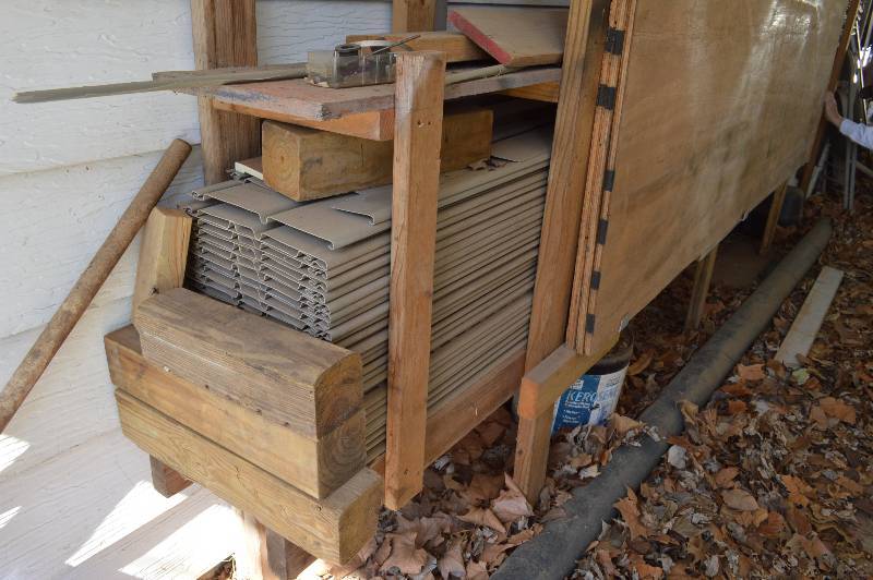 lot 1972 image: Siding - approx (50) 12 by 10 pieces and pile of short pieces and trim pieces
