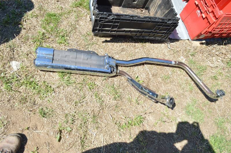 lot 1992 image: Honda muffler