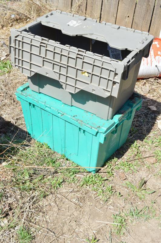 lot 1993 image: 2 flip top storage tubs - green and gray