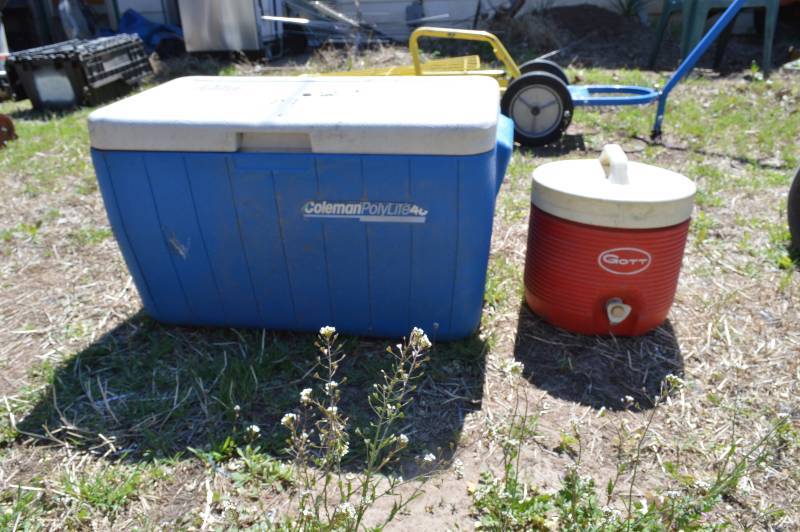 lot 1997 image: Cooler and water jug