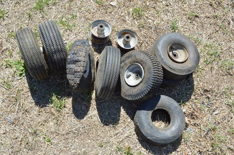 lot 2481 image: Lot of dolly tires and wheels