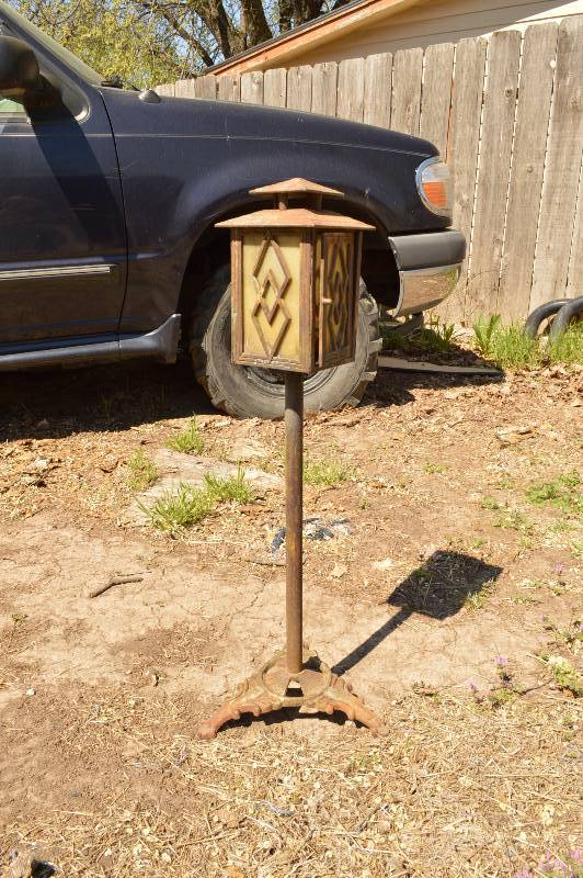 lot 2483 image: Candleholder on stand