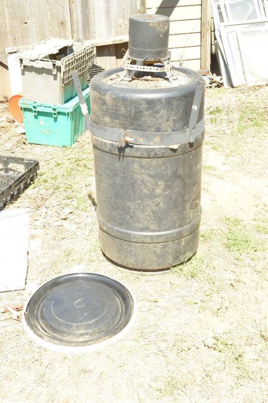 lot 2488 image: Game feeder - missing legs