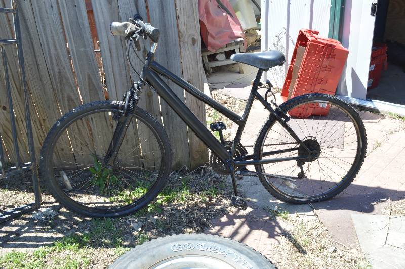 lot 2495 image: Black bicycle