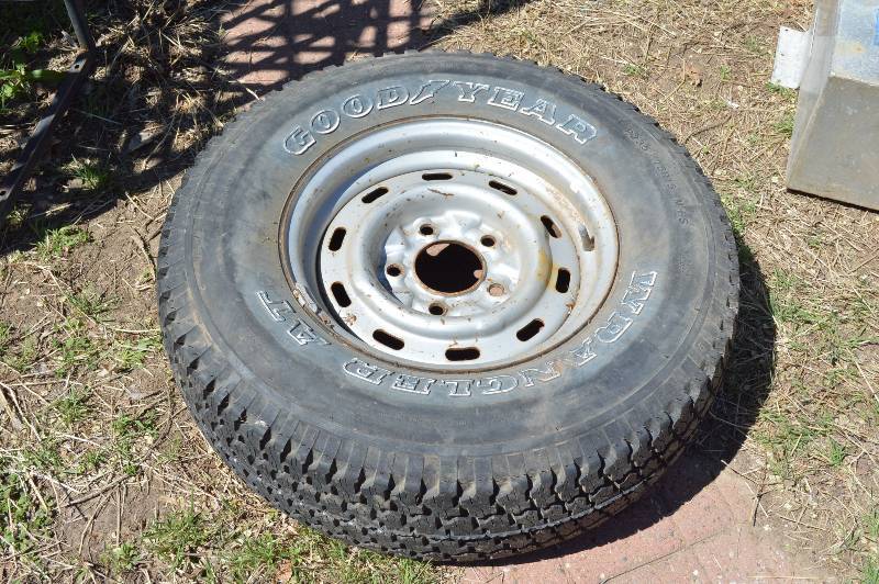 lot 2500 image: P23575R15 tire on wheel