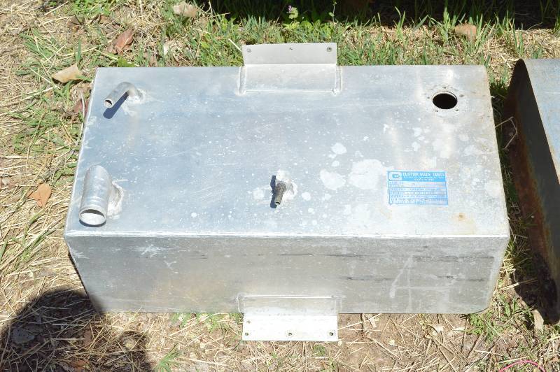 lot 2504 image: Aluminum fuel tank - 12 gal